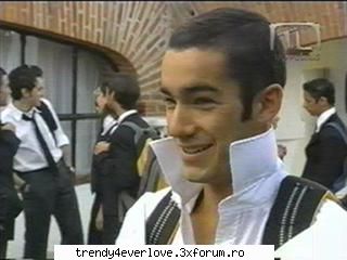 nou joc rbd familia... annie- nuu.... (arucand floriile geam ..) uitel(si arata poza)un fost iubit