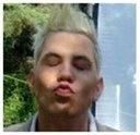 rbd nou] chris:ia niste flori masa pune poala .... cantand "ma iubeste femeile moarte dupa ...