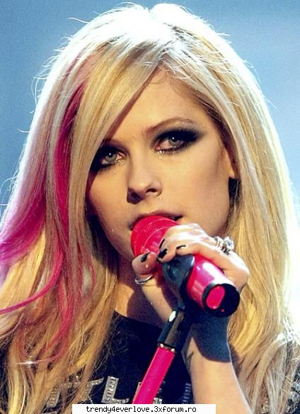 Avril Lavigne - place mult de avril - Muzica