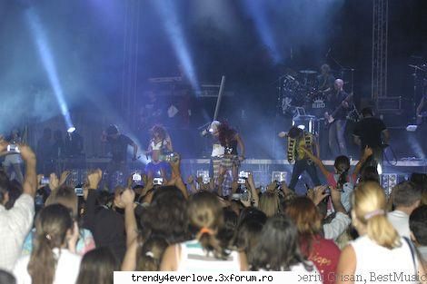 Be first - vreau o poza cu toata trupa la disneyland pls - RBD