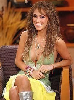 Be first - o poza cu any in rebelde - Anahi
