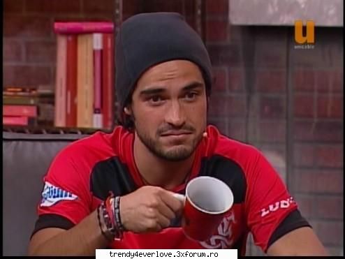 Be first - o poza cu Poncho jucand fotbal...sau in - Poncho
