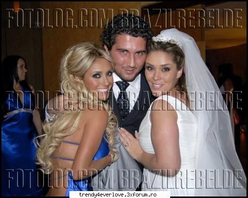 Be first - o poza k any k o bluza verde - Anahi