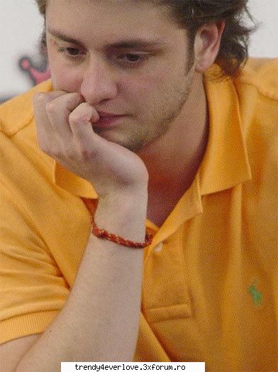 Be first - o poza k ucker k un tricou roz - Ucker