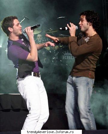 Be first - o poza cu Ucker facand beatboxing - Ucker