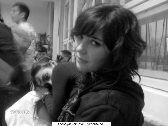 Friends - bruneta :X - Hy!