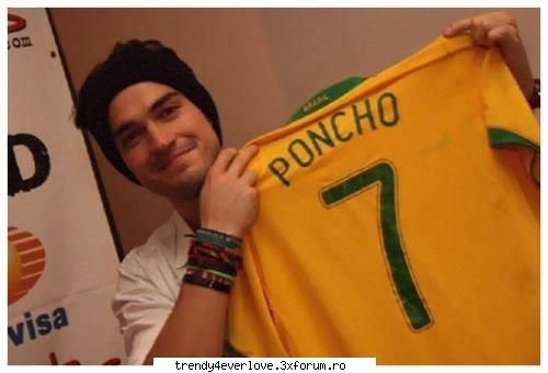 Galerie de poze - my head is haunted - Poncho