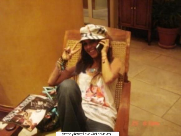 Galerie poze - my head is haunted - Anahi