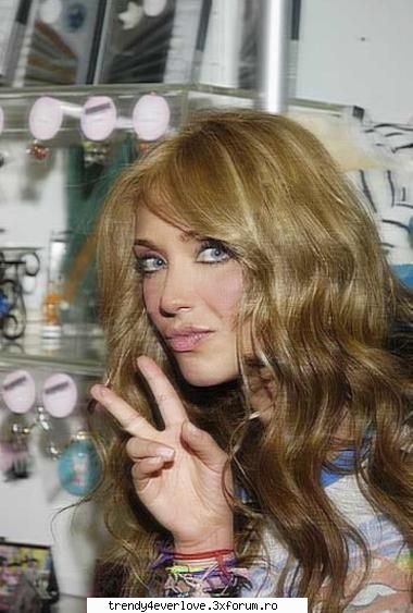 Galerie poze - my head is haunted - Anahi
