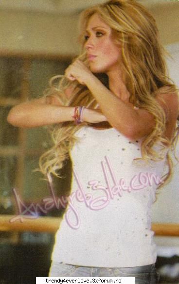 Galerie poze - my head is haunted - Anahi