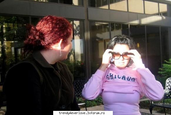 Maite purtand ochelari - xdee_x - Maite