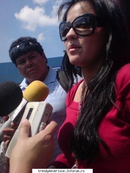 Maite purtand ochelari - I"nterviu in exclusivitate.."... ...place mult - Maite