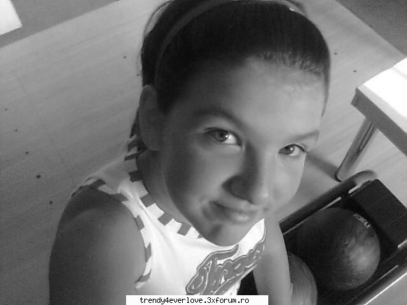 Poze k noi - pose noi:X cu mn asta e facuta la bowling pe - Hy!