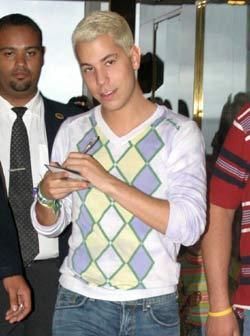 RBD la Familia[joc nou] - chris va duceti ? ... eu as ... uitandu-se la - Cafenea