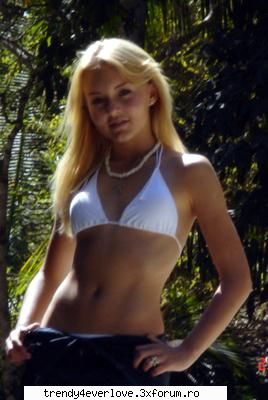 RBD la Familia[joc nou] - Angi:-cred ca asta ne urmareste..e - Cafenea