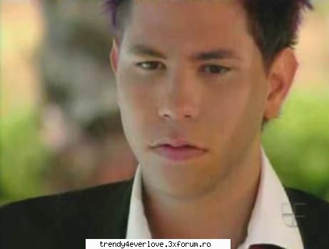 RBD la Familia[joc nou] - chris revine dupa cateva min si se aseaza pe un - Cafenea