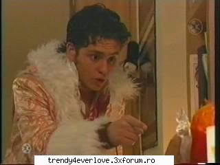 RBD la Familia[joc nou] - Ucker : Aici ! ( vb cu potaia lu May ) Sezi ! - Cafenea