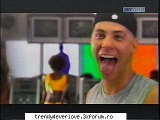 Un nou joc RBD la Familia... - chris:-si mai ziceai de mn si de ucker ca toata - Cafenea