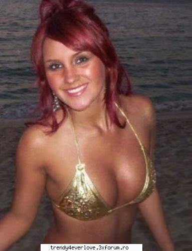 Un nou joc RBD la Familia... - Dul-Sunt aiki Chris...aveam costumul de baie pe - Cafenea