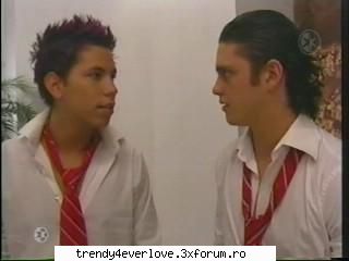 Un nou joc RBD la Familia... - chris -se la ucker ... ce bn mirosi nebunule - Cafenea