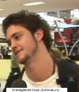 Un nou joc RBD la Familia... - Ucker : te intreb cva ... u m-ai simti cva ptr - Cafenea