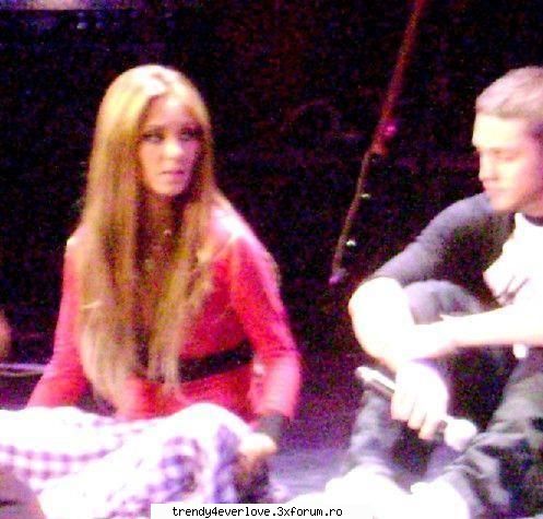 Un nou joc RBD la Familia... - Ucker : ( ok ... ) M-am gandit la cva .. decat sa - Cafenea