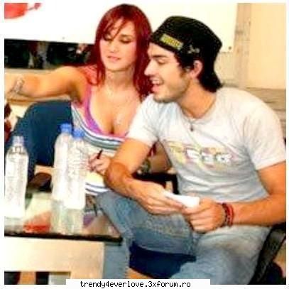 Un nou joc RBD la Familia... - poncho esti gravida............ Dul-Doamne....ati - Cafenea