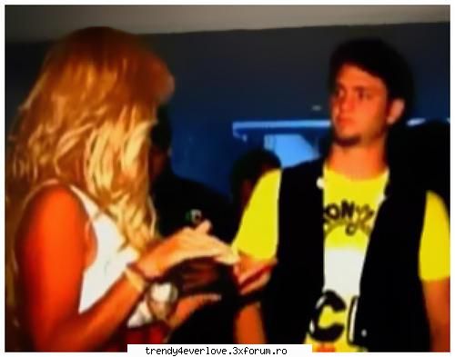 Un nou joc RBD la Familia... - Ucker : ok Annie !!! din moment ce suntem amn2 de - Cafenea