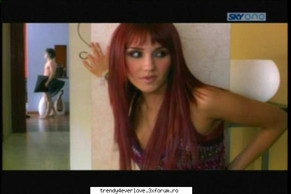 Un nou joc RBD la Familia... - Dul-(deschizand usa rpd)-Aham...stiam eu k - Cafenea