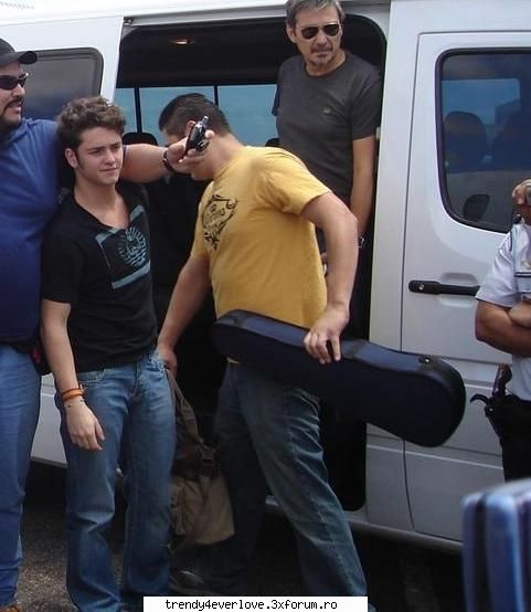 Un nou joc RBD la Familia... - Ucker : Annie sper ca no sa faci asa de fiecare - Cafenea