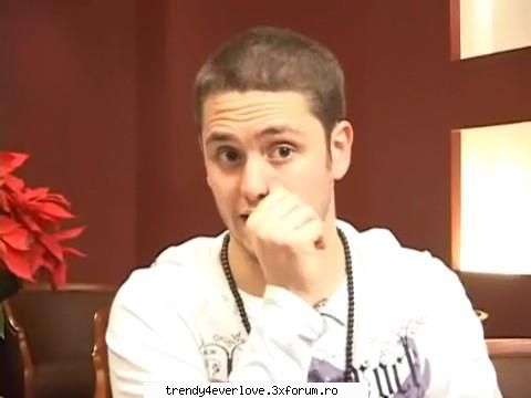 Un nou joc RBD la Familia... - Ucker : Exact cum zice Annie :) - Cafenea