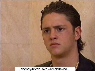 Un nou joc RBD la Familia... - Ucker : Zi ce tii se pare ! - Cafenea