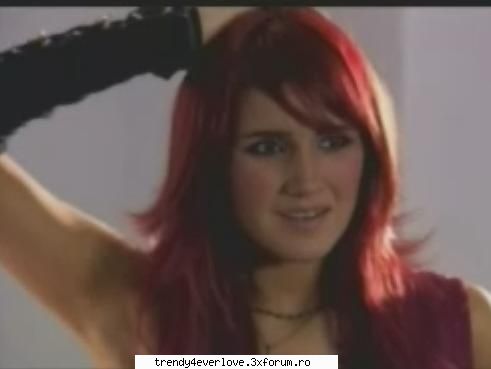 Un nou joc RBD la Familia... - Dul-Ziceam si eu :D Si akm....?!imi revine - Cafenea