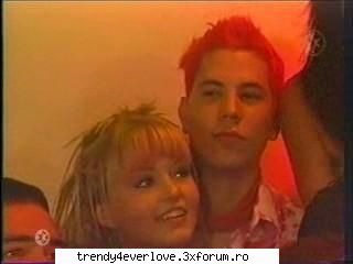 Un nou joc RBD la Familia... - chris;luandu-le de mana pe amn2 si plecand spre - Cafenea