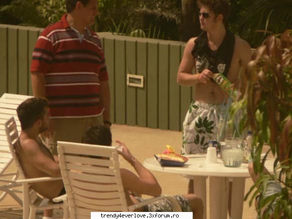 Un nou joc RBD la Familia... - Ucker : sa-r putea !!! - Cafenea