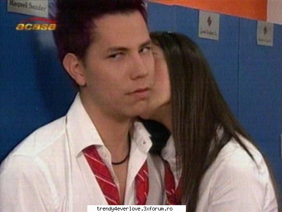Un nou joc RBD la Familia... - chris:-termina nu te mai zbate atat ca scapi din - Cafenea
