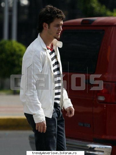 Un nou joc RBD la Familia... - Ucker : ms ! am plecat de aici ... intr-un loc in - Cafenea