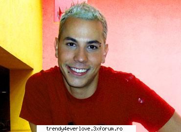 Un nou joc RBD la Familia... - chris de la plaja cu angi ... o vazu pe annie - Cafenea