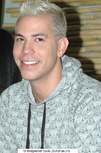 Un nou joc RBD la Familia... - Dul-Chris...esti suparat sau mi se pare...? - Cafenea