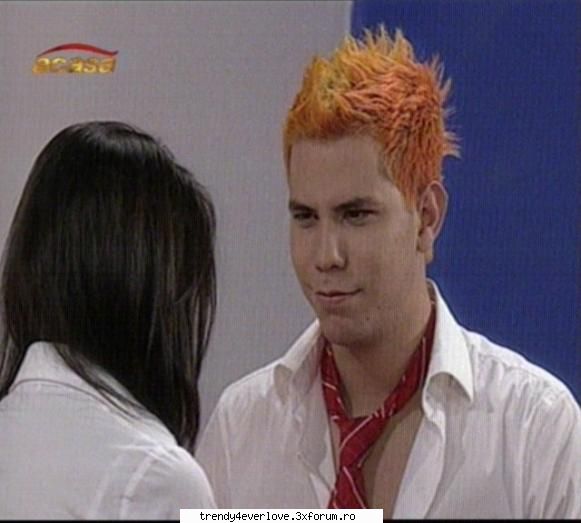Un nou joc RBD la Familia... - chris:-ce zici annie?ducandu-se la agus ... cf - Cafenea