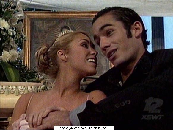Un nou joc RBD la Familia... - annie- spunadui lui axel .. cred ca polito a baut - Cafenea