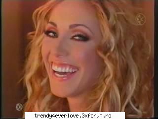 Un nou joc RBD la Familia... - anahi-(incepu sa rada) hahahaha nu mai pot - Cafenea