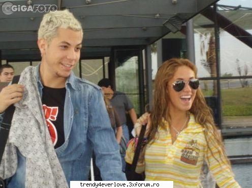 Un nou joc RBD la Familia... - annie-hai polito..angu.. ai costum de baie la - Cafenea