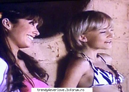 Un nou joc RBD la Familia... - Angi:-mdeeaaa...vezi ce spoi:| - Cafenea