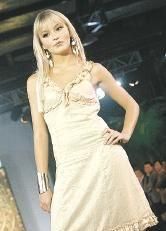 Un nou joc RBD la Familia... - Angi:-mdeaaah..m`am schimbat ca nu imi - Cafenea