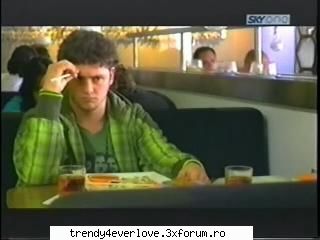 Un nou joc RBD la Familia... - Ucker : Gta !! ( iesind cu 2 genti ) ASa si im - Cafenea