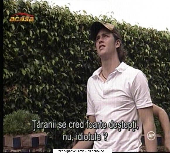 Un nou joc RBD la Familia... - Ucker : Auzi mah stii cva care e problema ta acum - Cafenea