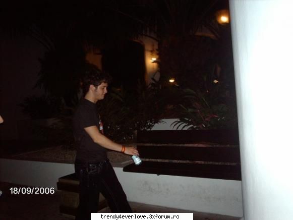 Un nou joc RBD la Familia... - Ucker : Auzi """""fratioare""""" ce **** *** ai ? - Cafenea