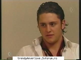 Un nou joc RBD la Familia... - Ucker : Nu prea bine ... da asta nu cont u? - Cafenea