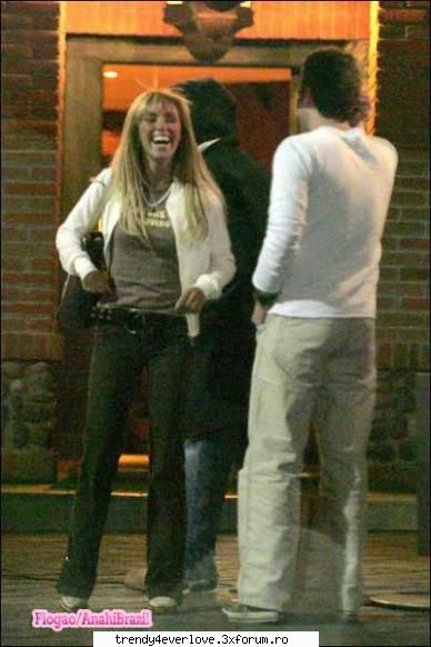 Un nou joc RBD la Familia... - Ucker ; vezi ca n-am febra ! ( luand-o pe annie - Cafenea